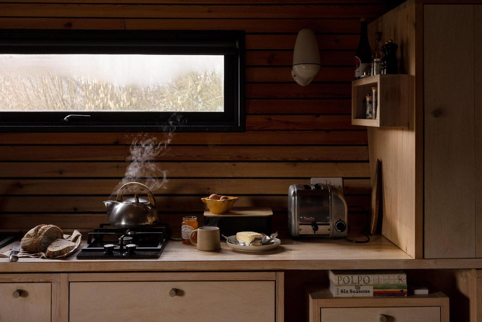 Two Unique Cabins Wrapped In Beautiful Welsh Scenery Presteigne ภายนอก รูปภาพ