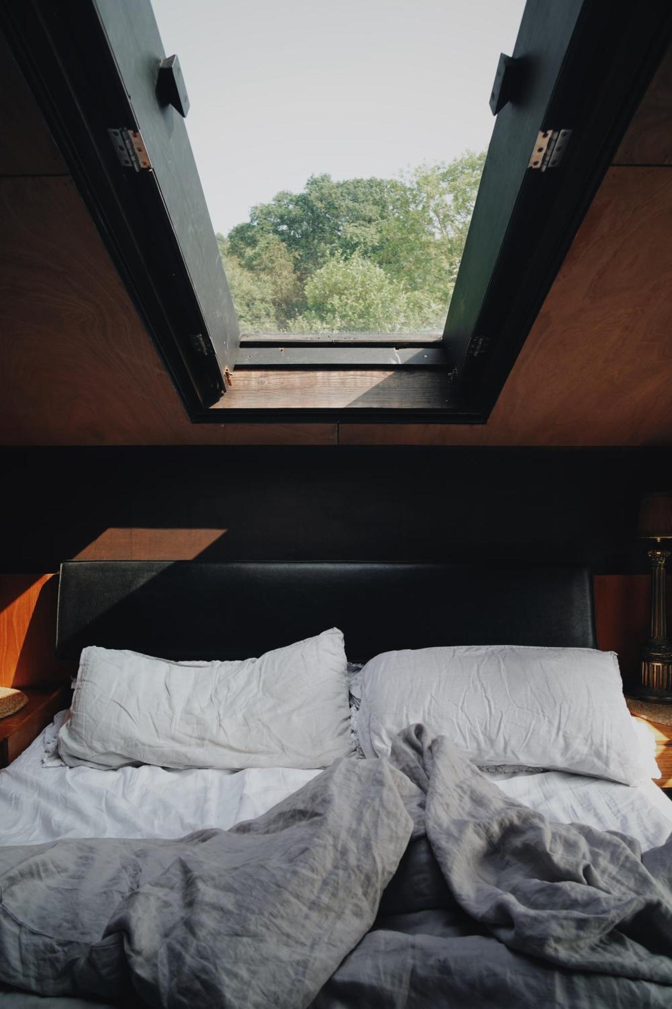 Two Unique Cabins Wrapped In Beautiful Welsh Scenery Presteigne ภายนอก รูปภาพ