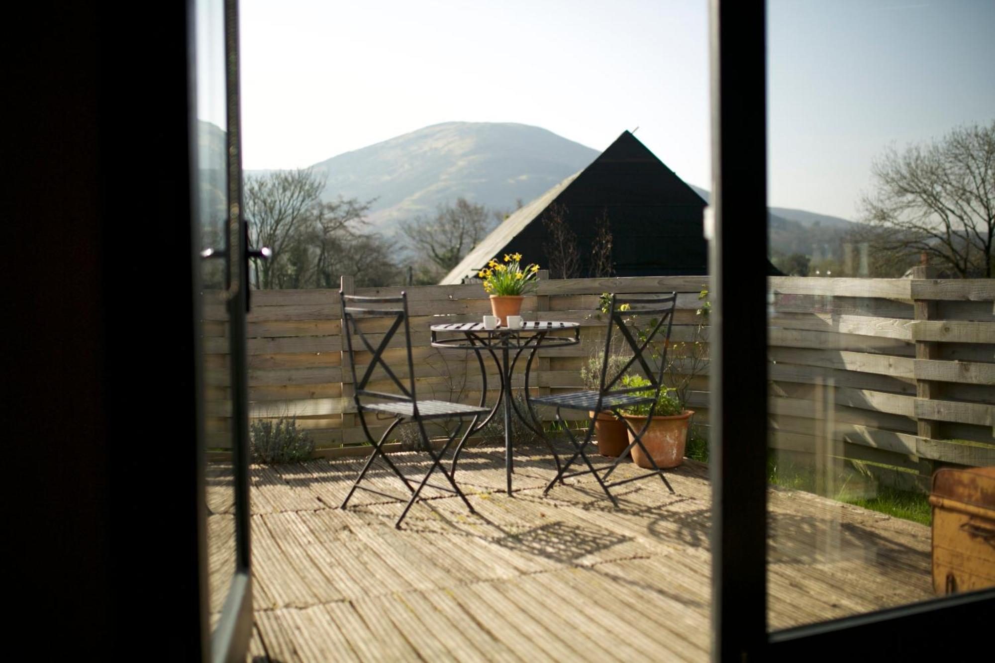 Two Unique Cabins Wrapped In Beautiful Welsh Scenery Presteigne ภายนอก รูปภาพ